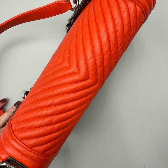 ❤️‍🔥CORAL CHANEL❤️‍🔥Chevron Medium boy bag - Picture 6 of 15